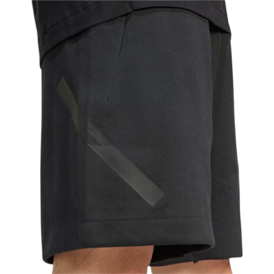 Short Adidas - Z.N.E. - nero - In felpa e logo in gomma