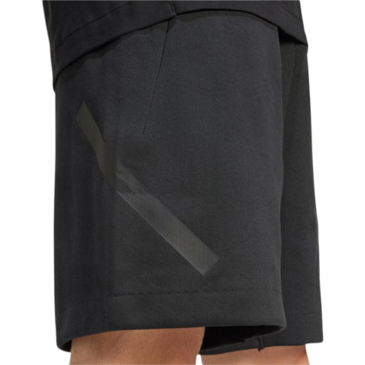 Short Adidas - Z.N.E. - nero - In felpa e logo in gomma